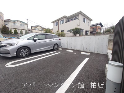 コンフォートBの駐車場