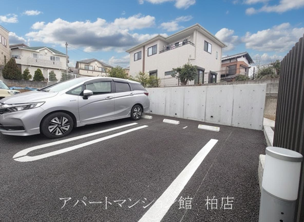 コンフォートBの駐車場