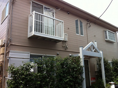 【外観】 | 下高井戸４丁目賃貸アパート | ４万円台、閑静な住宅街の中の１Ｋアパートです！出窓のある二面窓のお部屋です！ベランダに洗濯機置場あります。一人暮らしの方にオススメ◎