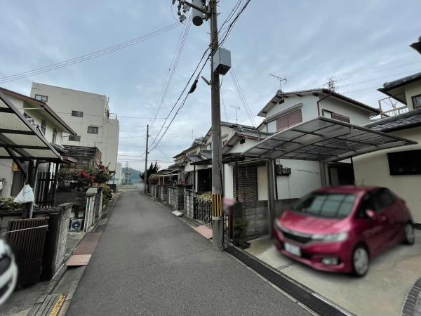 和歌山市小雑賀　中古戸建の前面道路含む現地写真