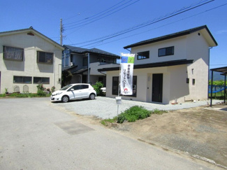 【前面道路含む現地写真】 | 前面道路含む現地写真です