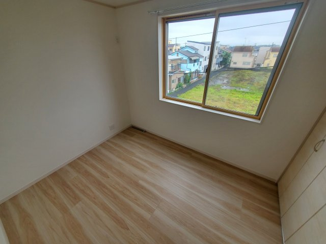 【洋室】 | 越谷市下間久里戸建て | 個人の部屋や寝室として使える洋室です