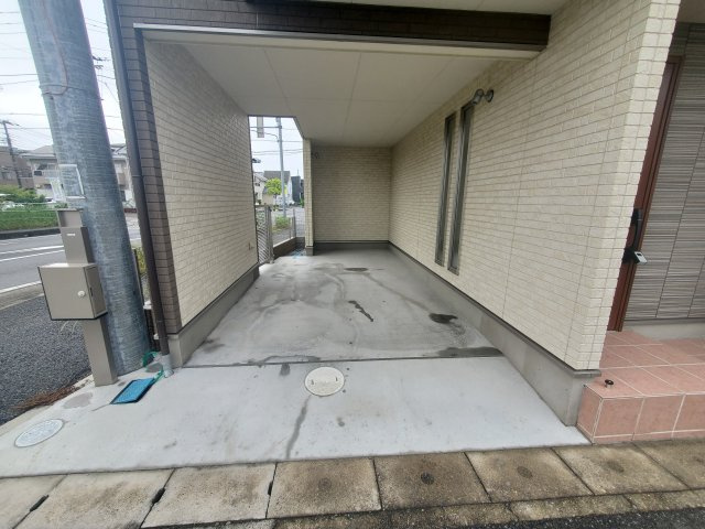 越谷市下間久里戸建ての駐車場