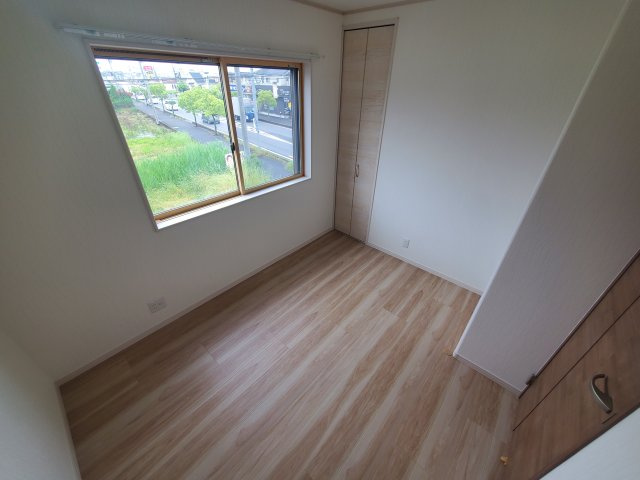 【寝室】 | 越谷市下間久里戸建て | 開放的な寝室です