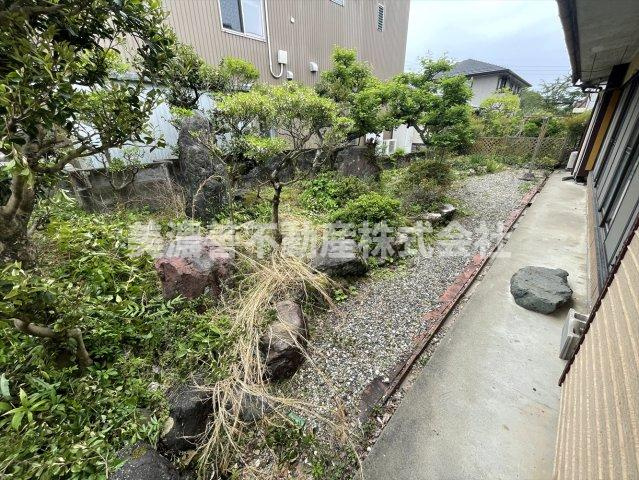 ６２９０７　岐阜市大洞緑山１丁目中古戸建ての庭