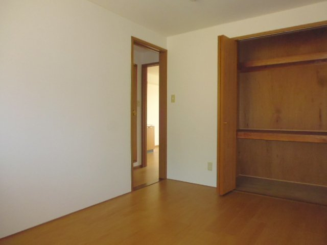 ヴィラ・エバーグリーンの寝室|洋室