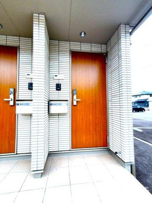 【玄関】 | ヒーローズ八万 | 明るい玄関です