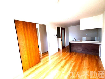 【居間・リビング】 | ヒーローズ八万 | ゆったり過ごせる居間です