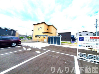 【駐車場】 | ヒーローズ八万 | 駐車場完備です