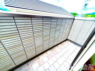 【バルコニー】 | ヒーローズ八万 | 外からの目が気にならないバルコニーで洗濯物が干せます