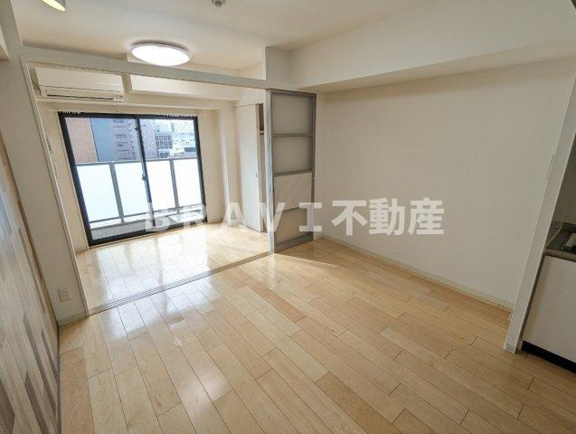 グランプラス谷町 BRAVI不動産の居間・リビング