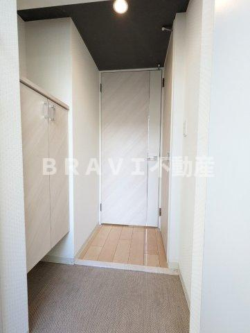 グランプラス谷町 BRAVI不動産の玄関
