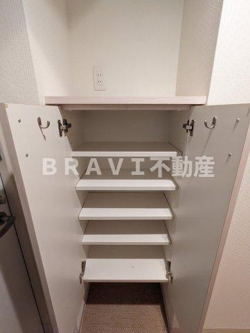 グランプラス谷町 BRAVI不動産の玄関
