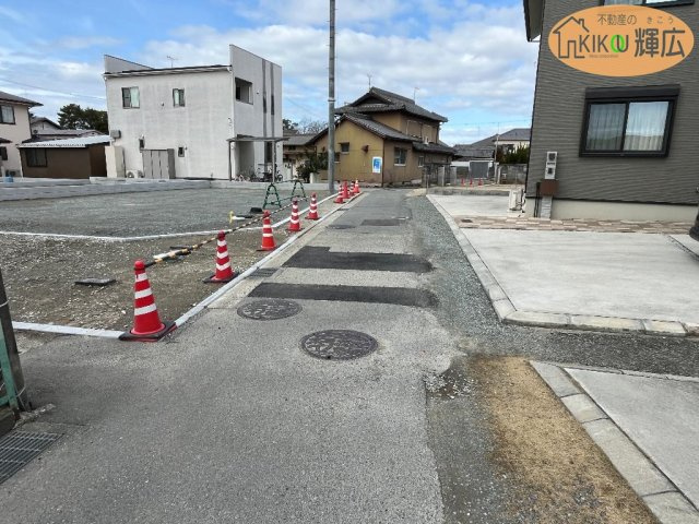 【前面道路含む現地写真】 | 高砂市荒井町中町（全3区画）2号地 土地