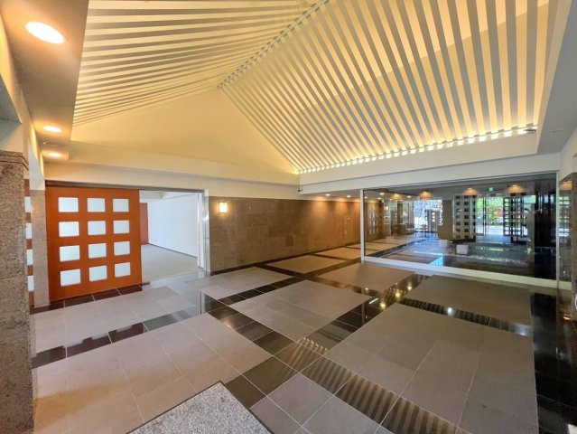 ◆徒歩圏内に３沿線利用ＯＫ◆ペット飼育可◆オートロック付マンション◆ルネ烏丸御池のエントランス|エントランス