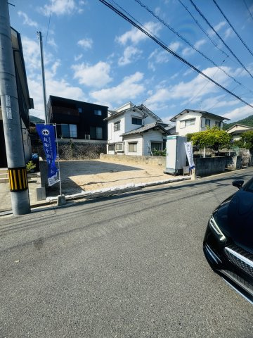 広島市安佐南区安東4丁目　新築一戸建ての前面道路含む現地写真