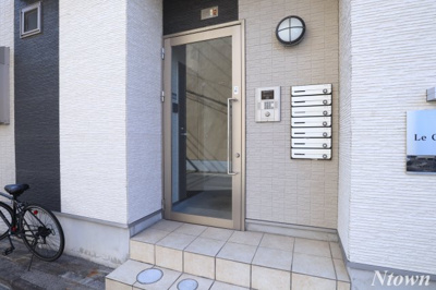 【エントランス】 | Le　Ciel　大秋町 | ゆとりのあるエントランスです