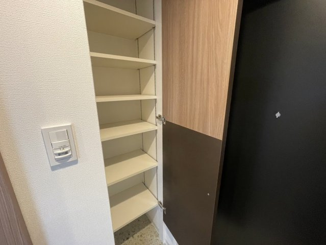 サラソーニョ御所西の収納