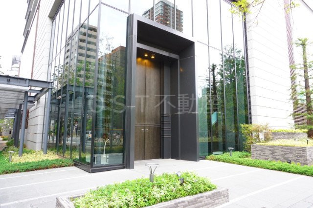 大阪ひびきの街 ザ・サンクタスタワーのエントランス