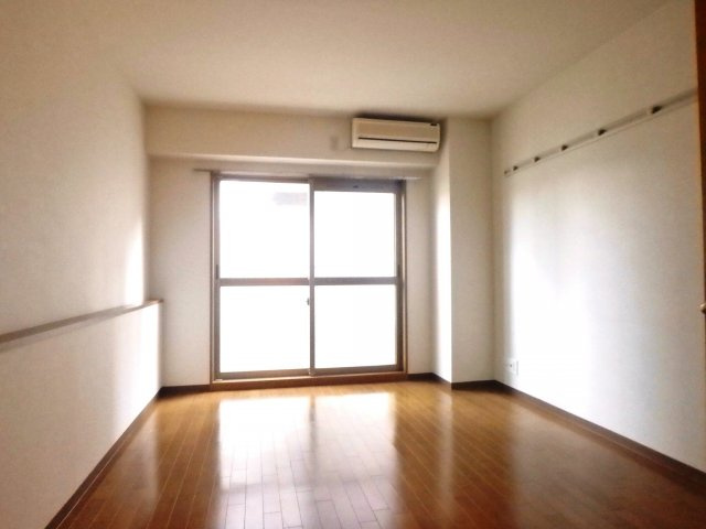 シェモア小川の洋室