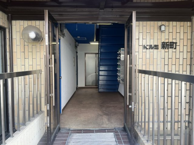 ドルミ新町のエントランス