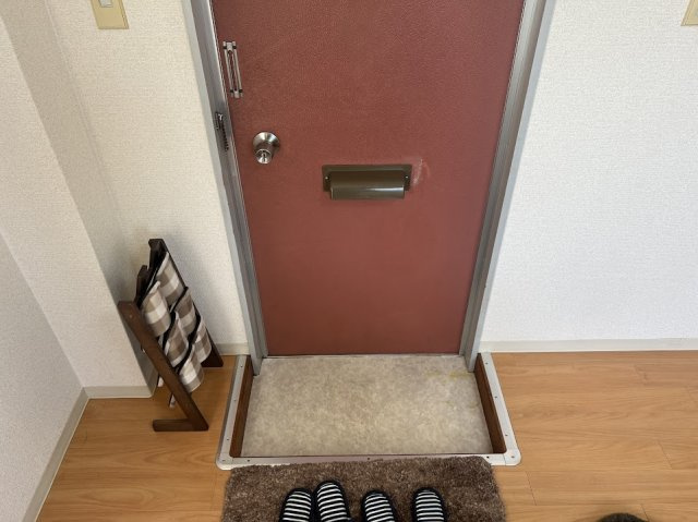 築山マンションの玄関