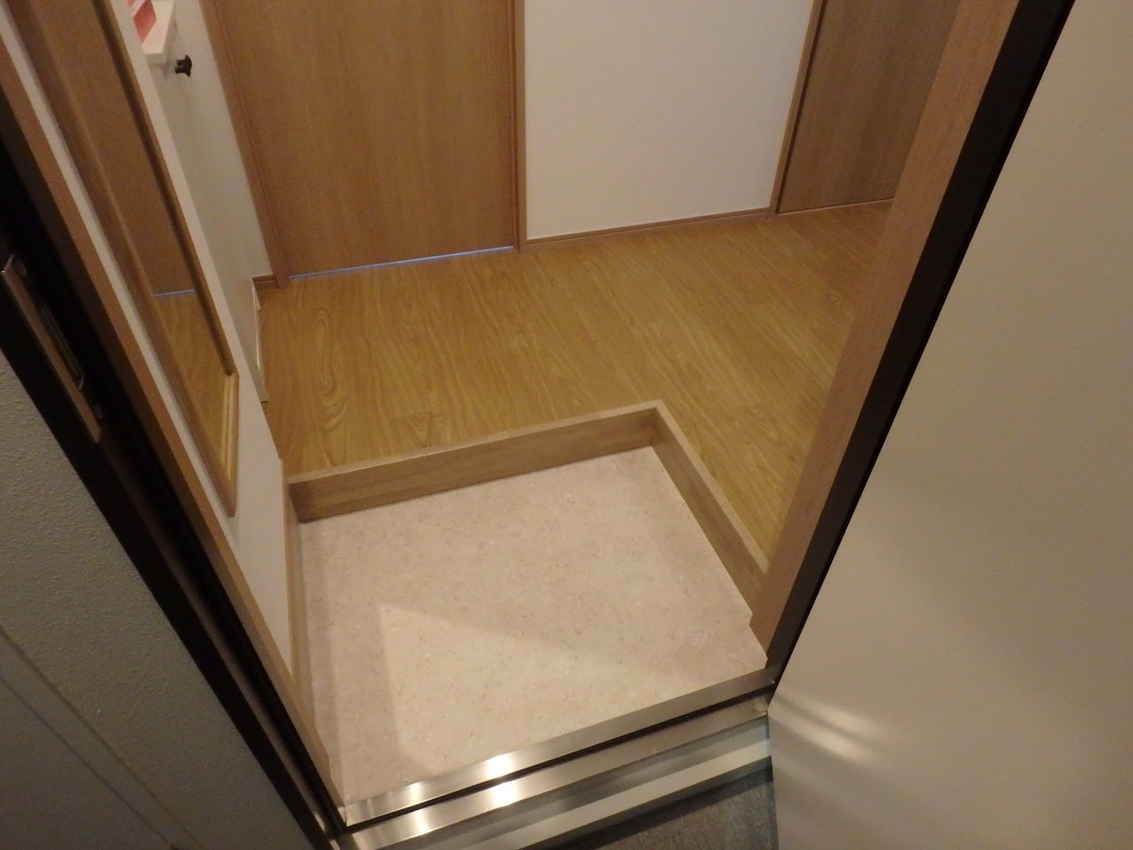 Gladvis kuramaguchiの玄関