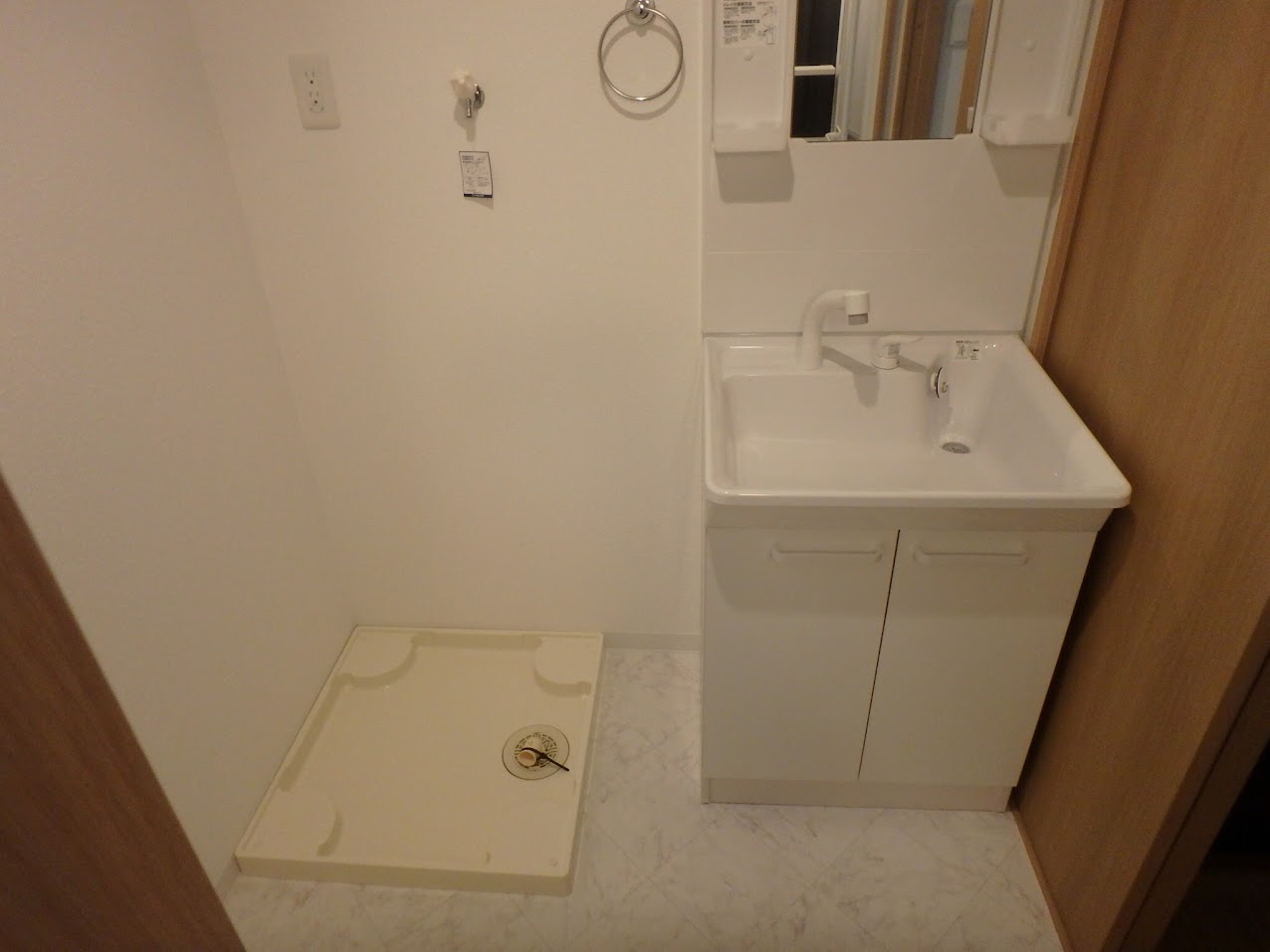 Gladvis kuramaguchiの独立洗面台