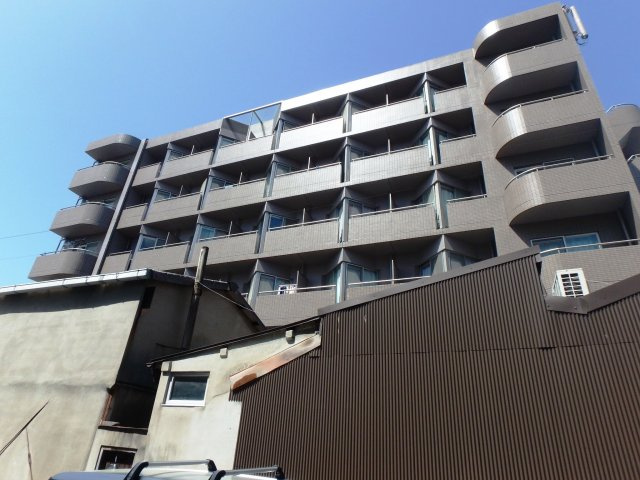 ハウスセゾン鞍馬口の外観