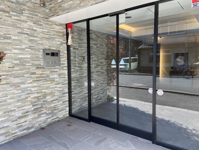 サンカノン御所室町のエントランス