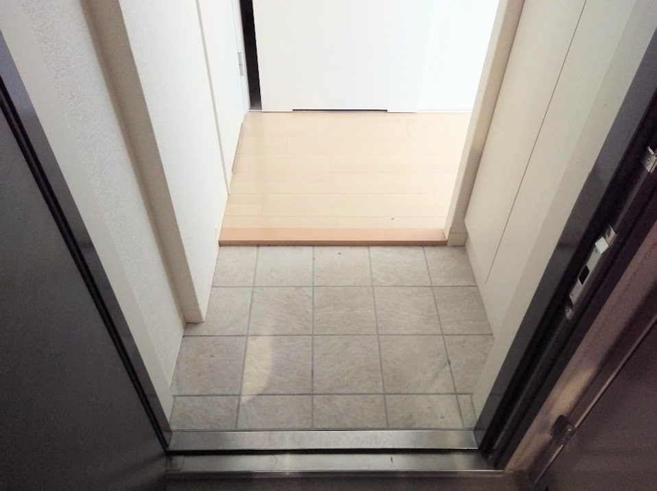 サンカノン御所西の玄関