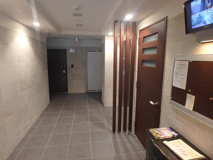 サンカノン御所西のロビー