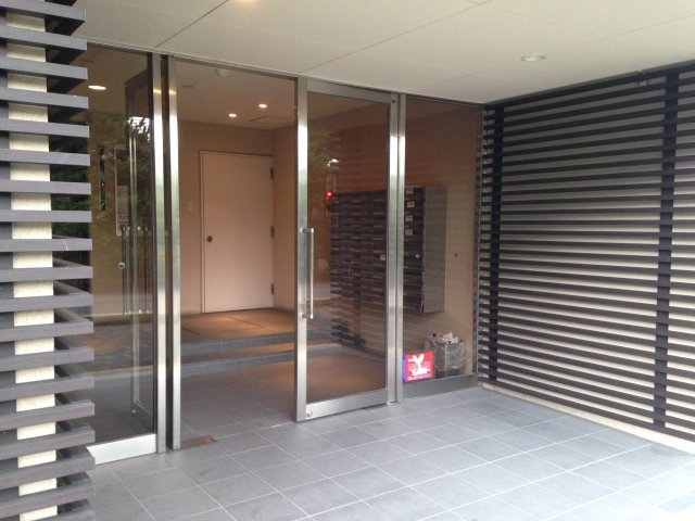 リエス東堀川のエントランス