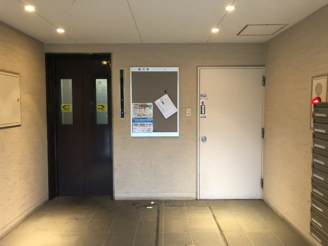 リエス東堀川のロビー