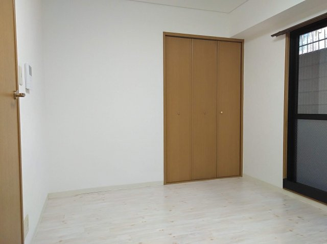 グリーンヴィレッジ烏丸の洋室