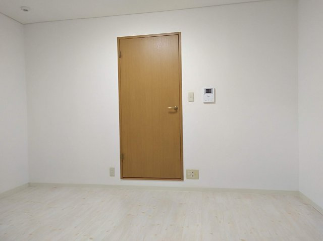 グリーンヴィレッジ烏丸の洋室
