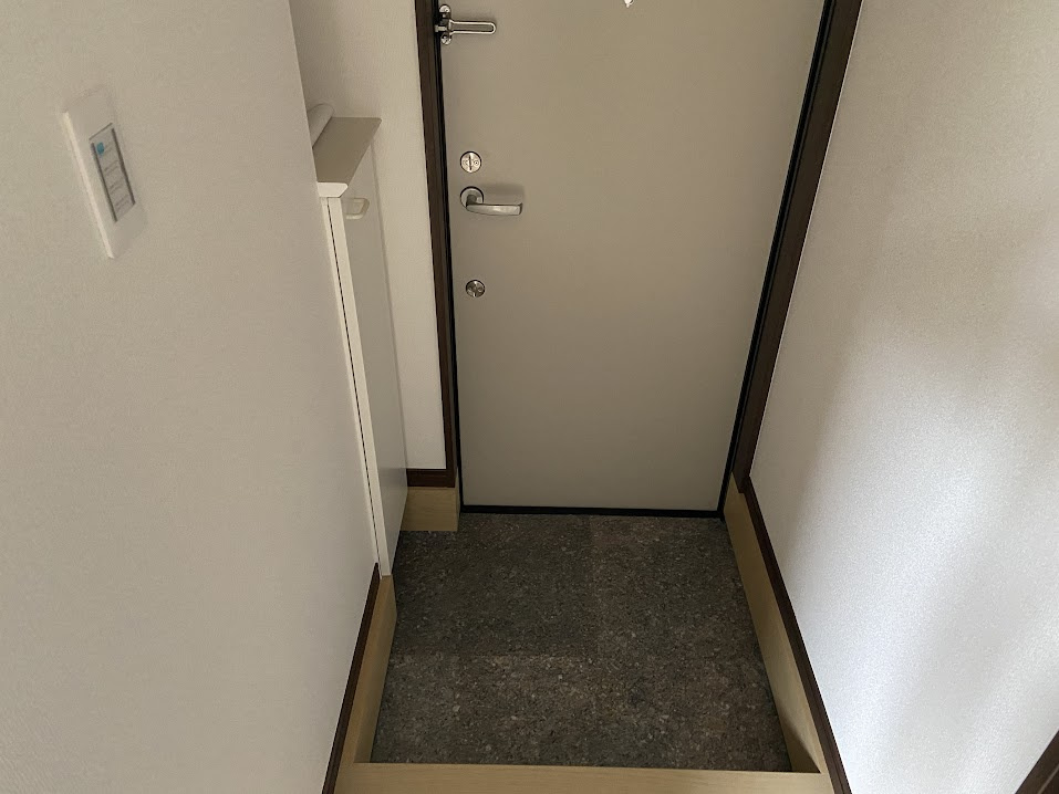 アヴェニール鞍馬口の玄関