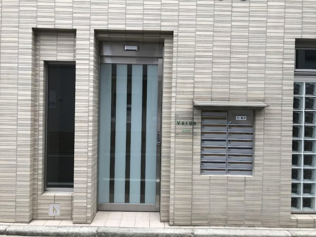 ヴェルデ御所東のエントランス