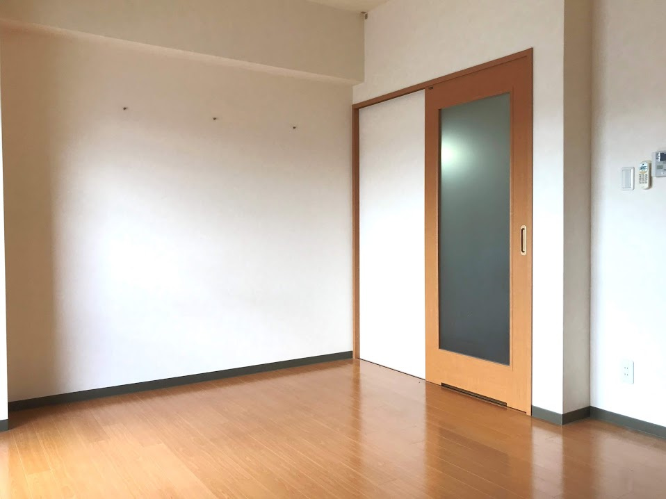 ヴェルデ御所東の洋室