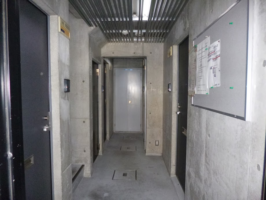 エレガンス御所北のエントランス