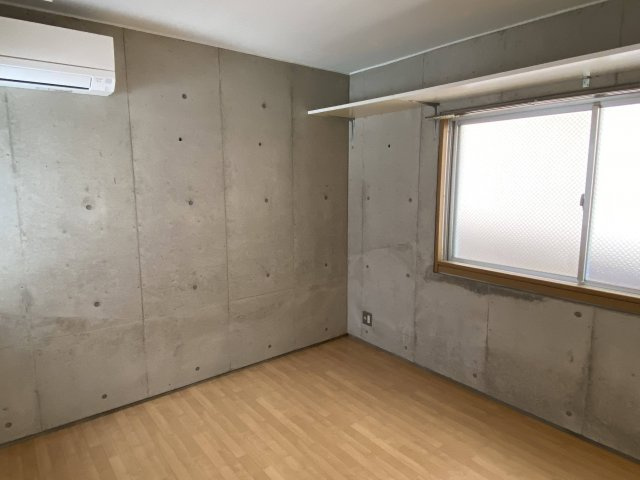 エレガンス御所北の洋室