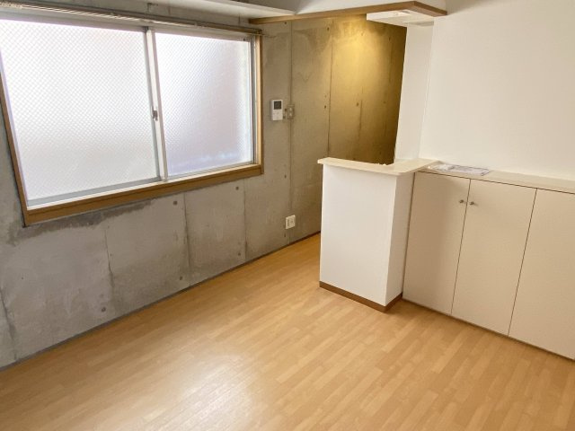 エレガンス御所北の洋室