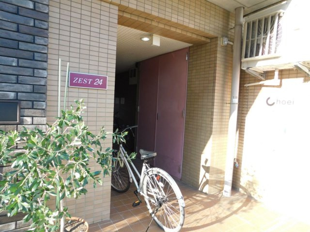 ZEST24のエントランス