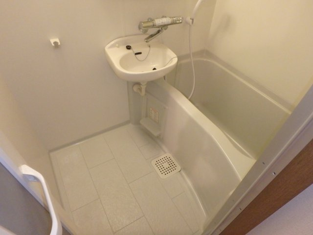 ヴィヨーム京都御所東の浴室