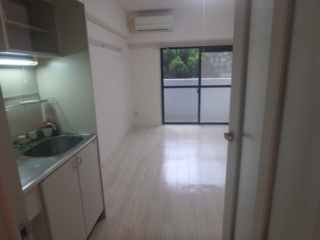 カワモトマンションの洋室