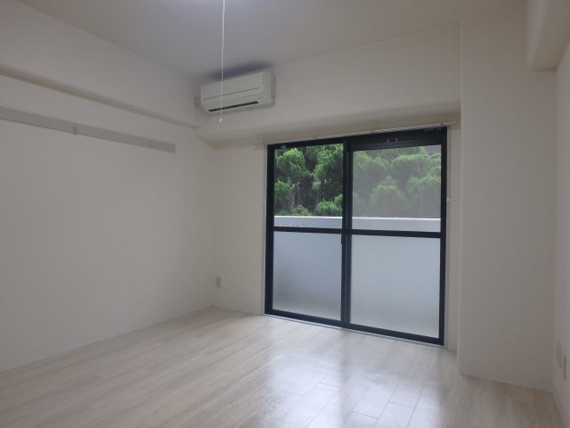 カワモトマンションの洋室