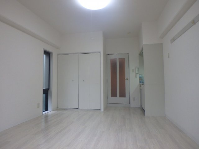 カワモトマンションの洋室