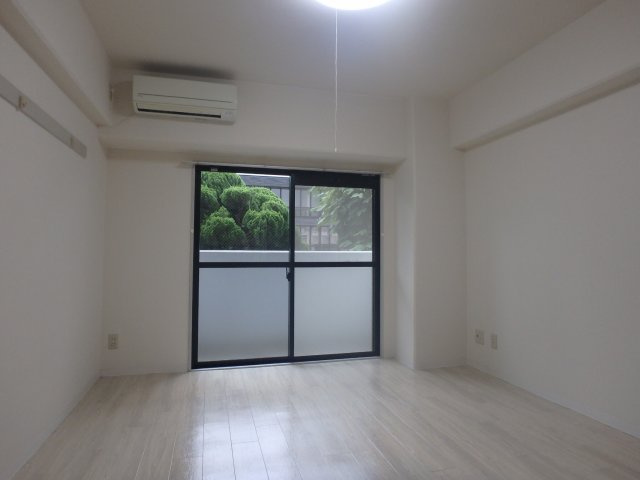 カワモトマンションの洋室