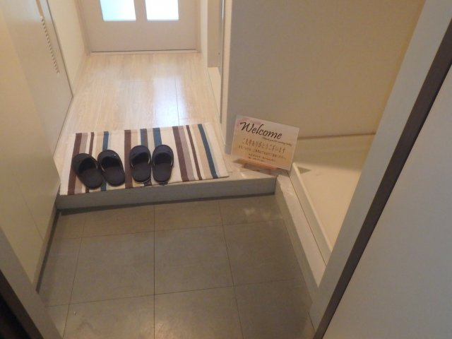 カワモトマンションの玄関
