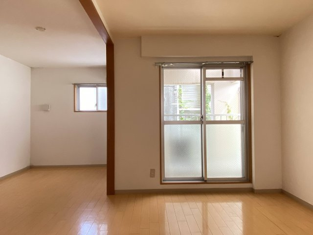 カリヨン出町の居間・リビング